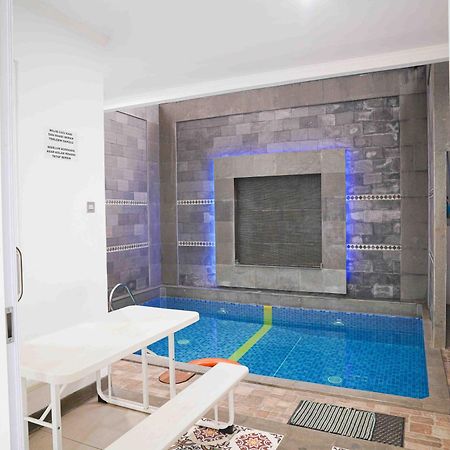 Schones Haus Private Pool & Netflix By Grorental บันดุง ภายนอก รูปภาพ