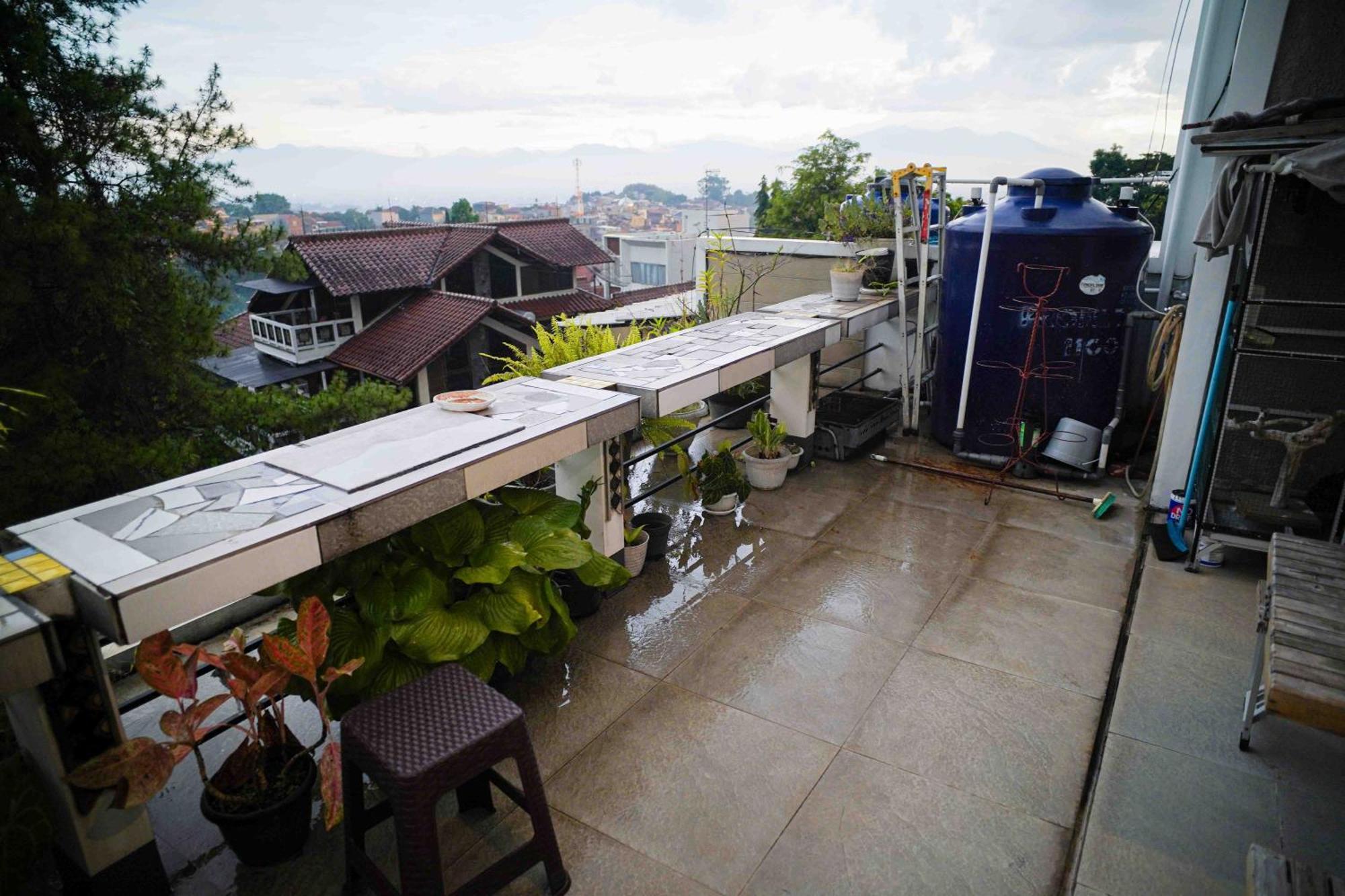 Schones Haus Private Pool & Netflix By Grorental บันดุง ภายนอก รูปภาพ