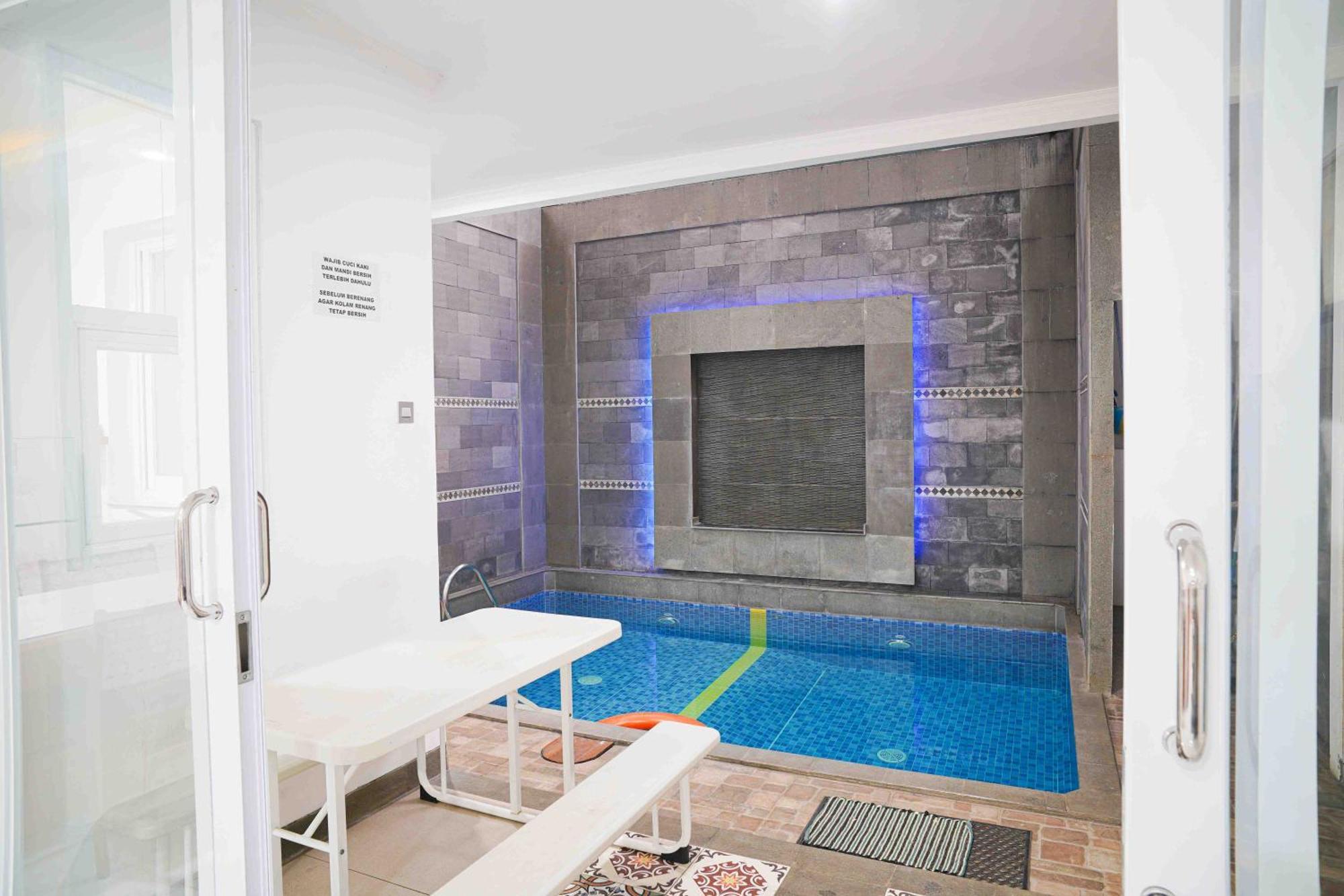 Schones Haus Private Pool & Netflix By Grorental บันดุง ภายนอก รูปภาพ