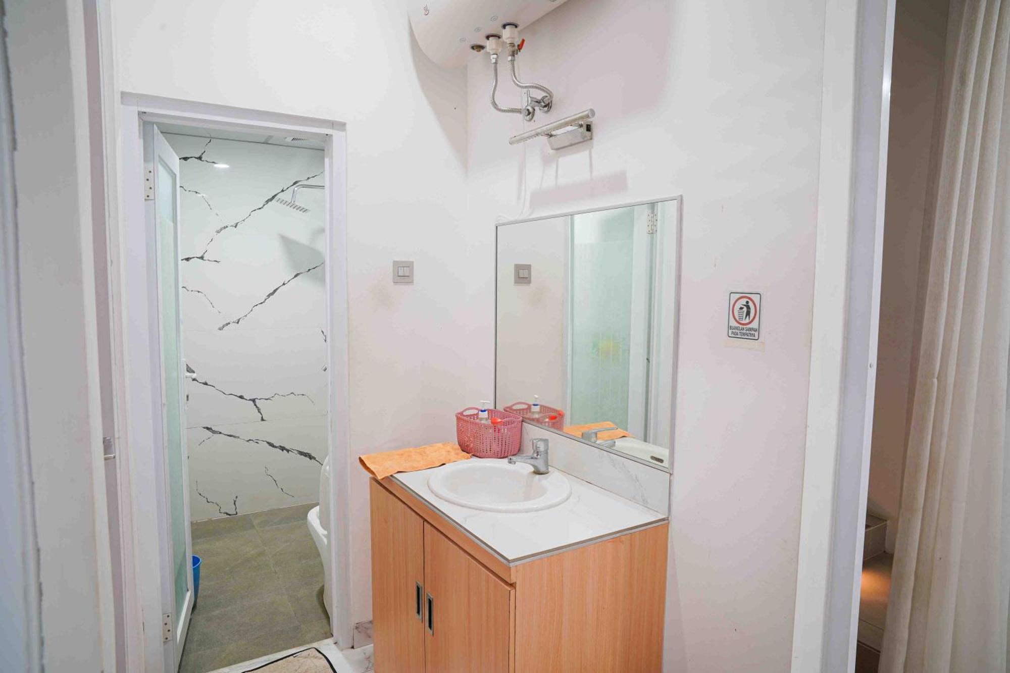 Schones Haus Private Pool & Netflix By Grorental บันดุง ภายนอก รูปภาพ