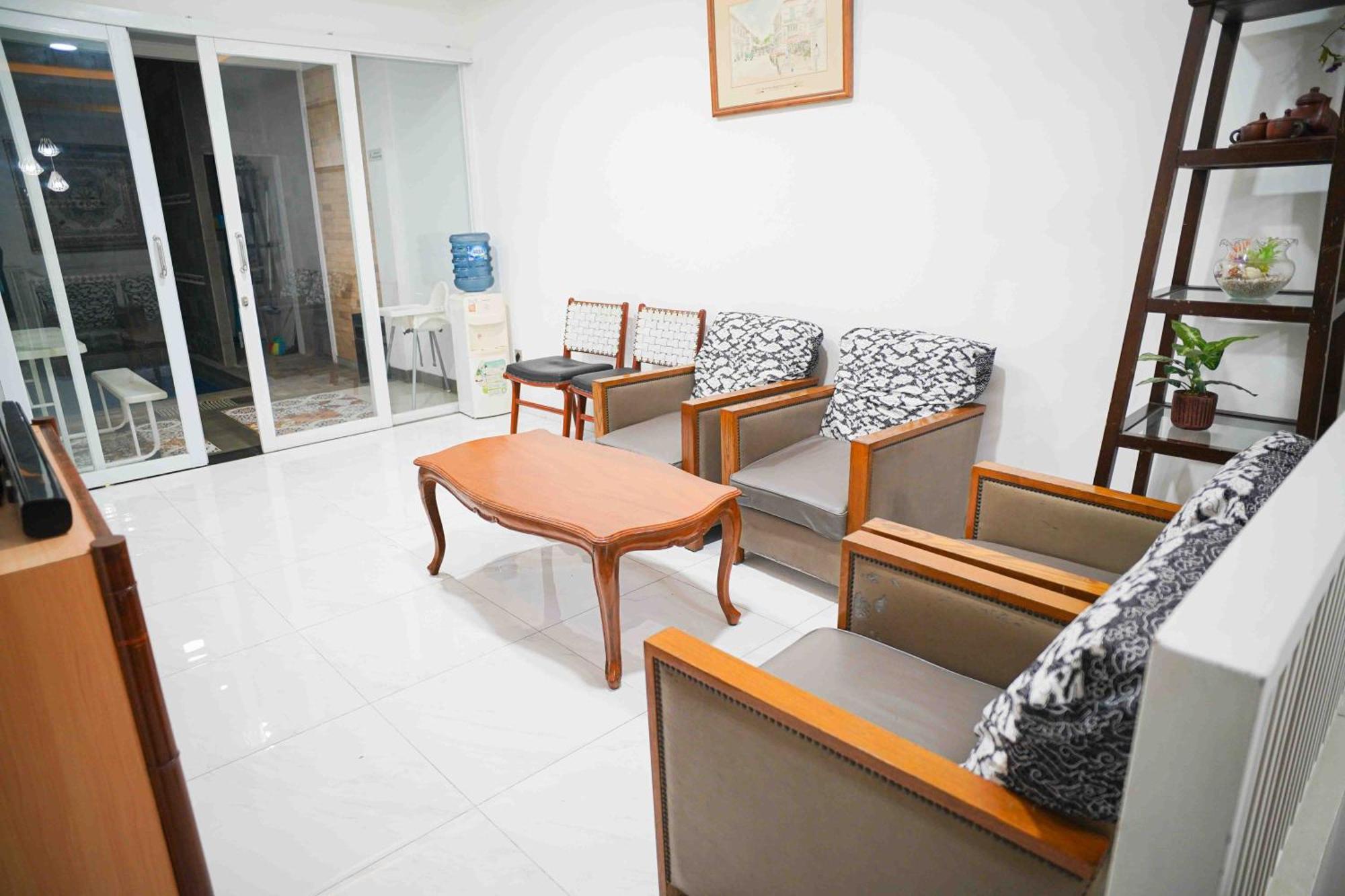 Schones Haus Private Pool & Netflix By Grorental บันดุง ภายนอก รูปภาพ